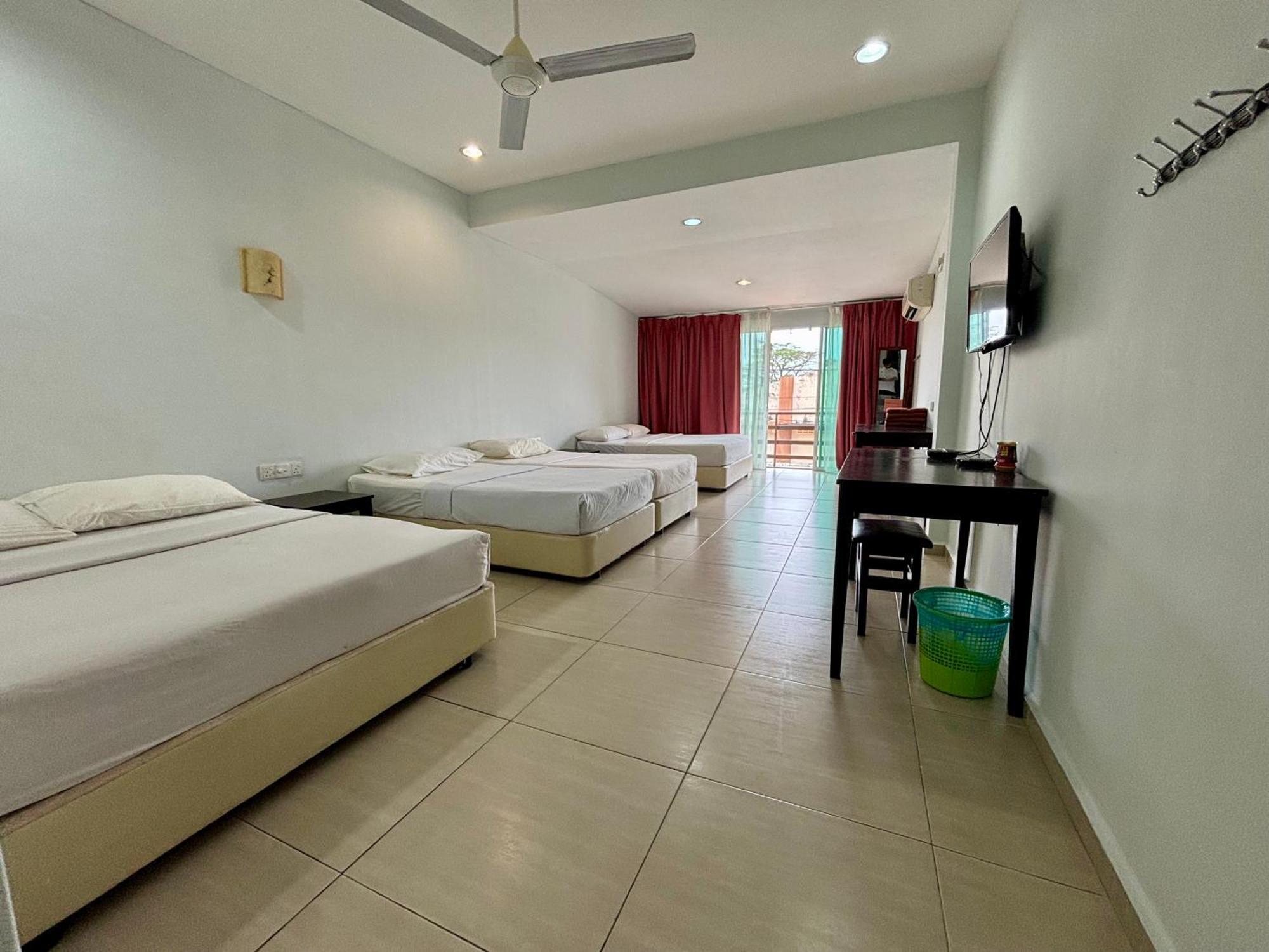 Meng Meng Guesthouse Куантан Екстериор снимка