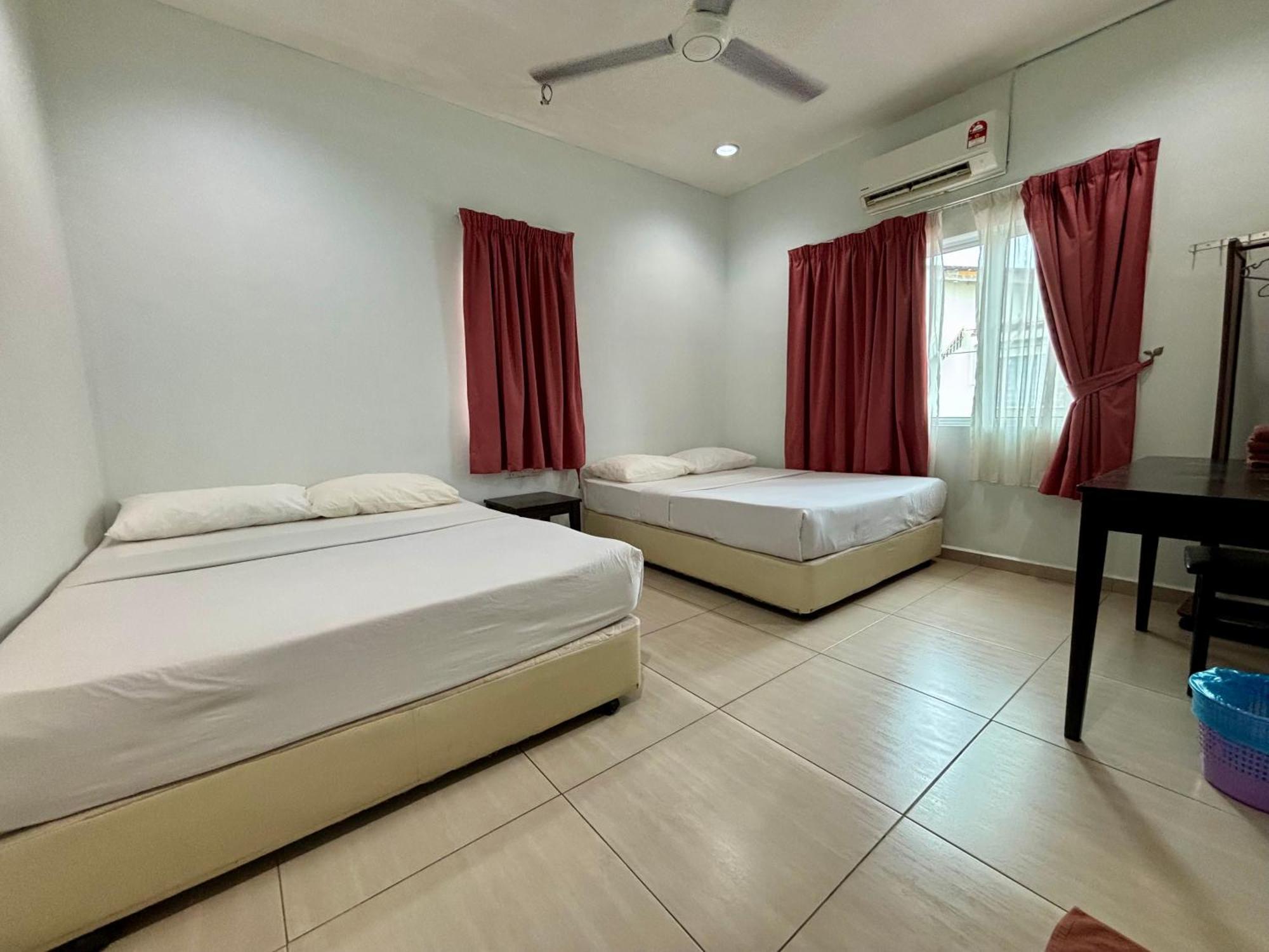 Meng Meng Guesthouse Куантан Екстериор снимка